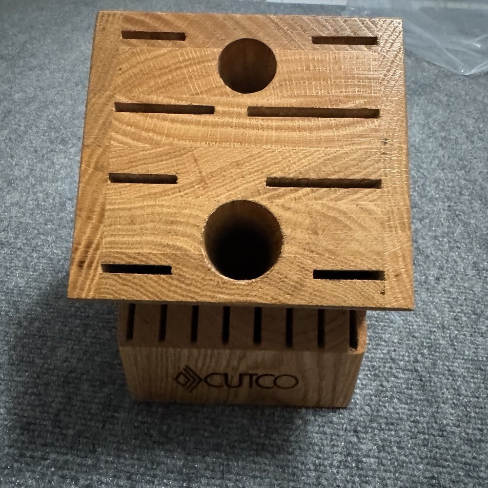CUTCO Homemaker (1748) 18 Slot Solid Oak Countertop KNIFE BLOCK with 8 Steak